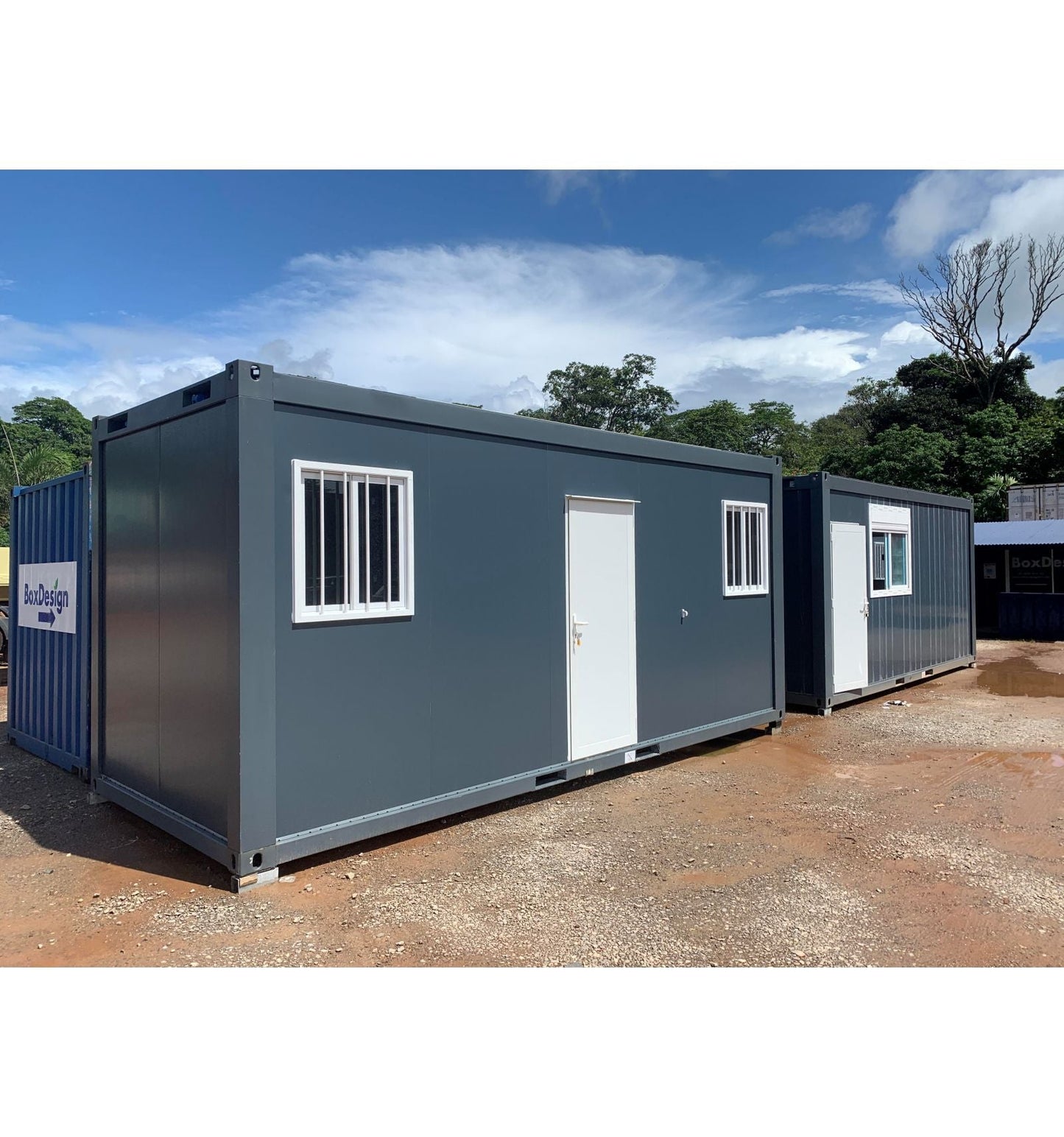 Módulo Pré-fabricado Preto – Elegante, Isolado e Multifuncional