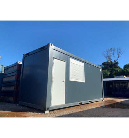 Módulo Pré-fabricado Preto – Elegante, Isolado e Multifuncional