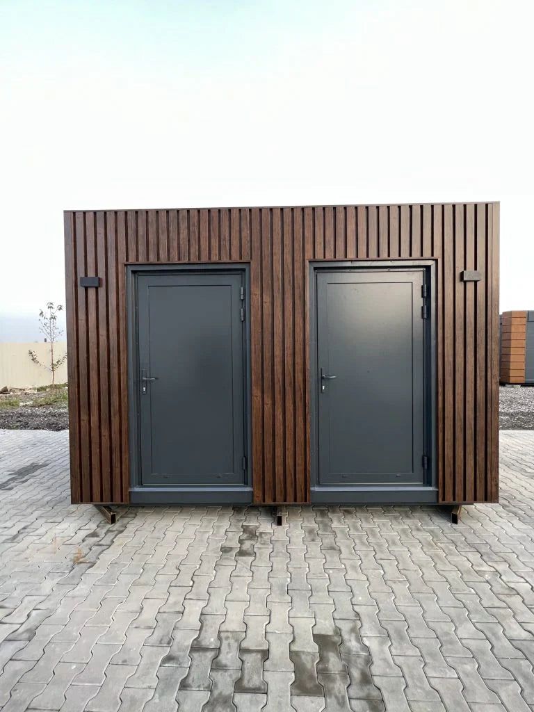 Produto industrial fornecido exclusivamente como módulo técnico em estrutura de aço. Não inclui instalação, ligações definitivas, nem utilização habitacional permanente.